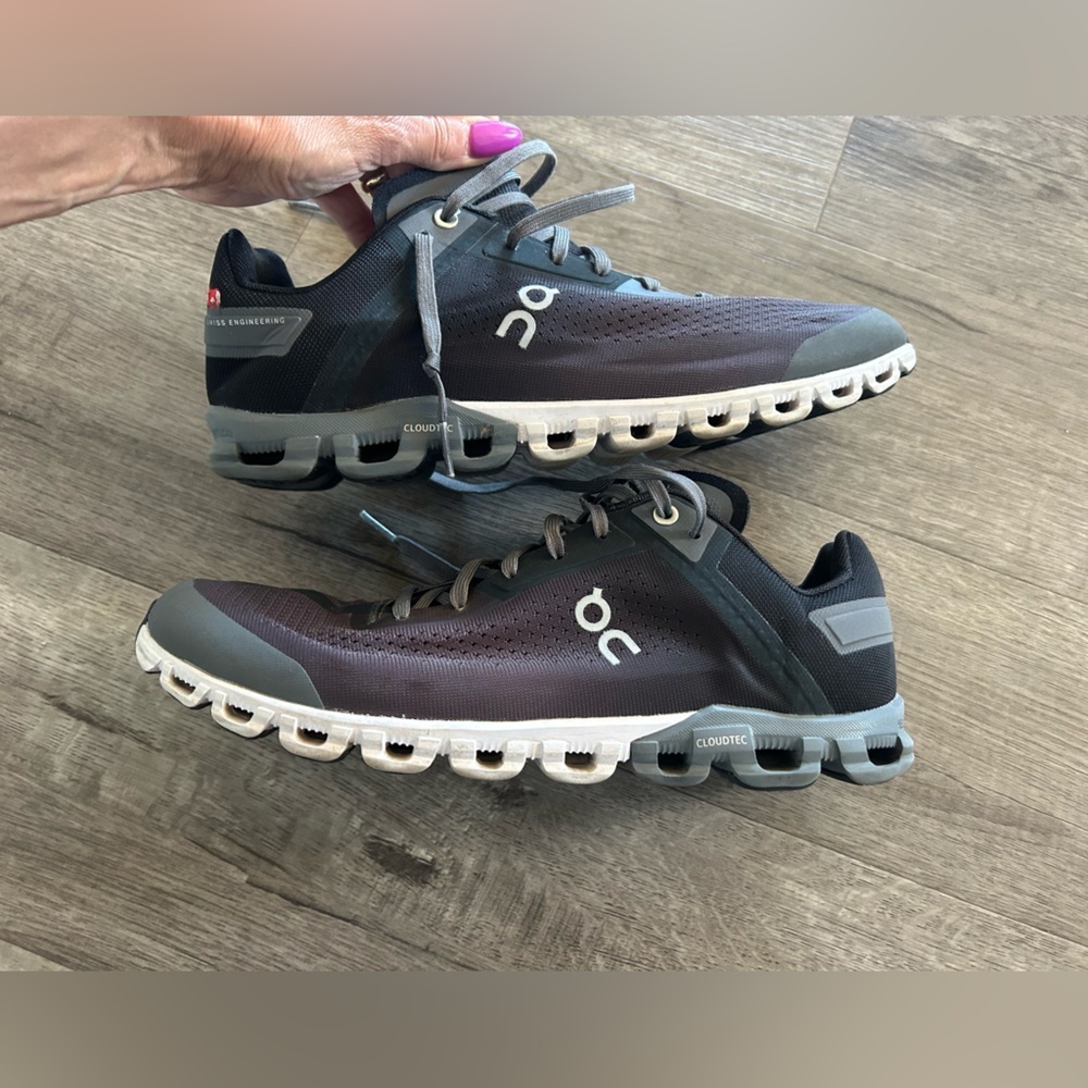 Men’s On Cloud Sneakers 9.5